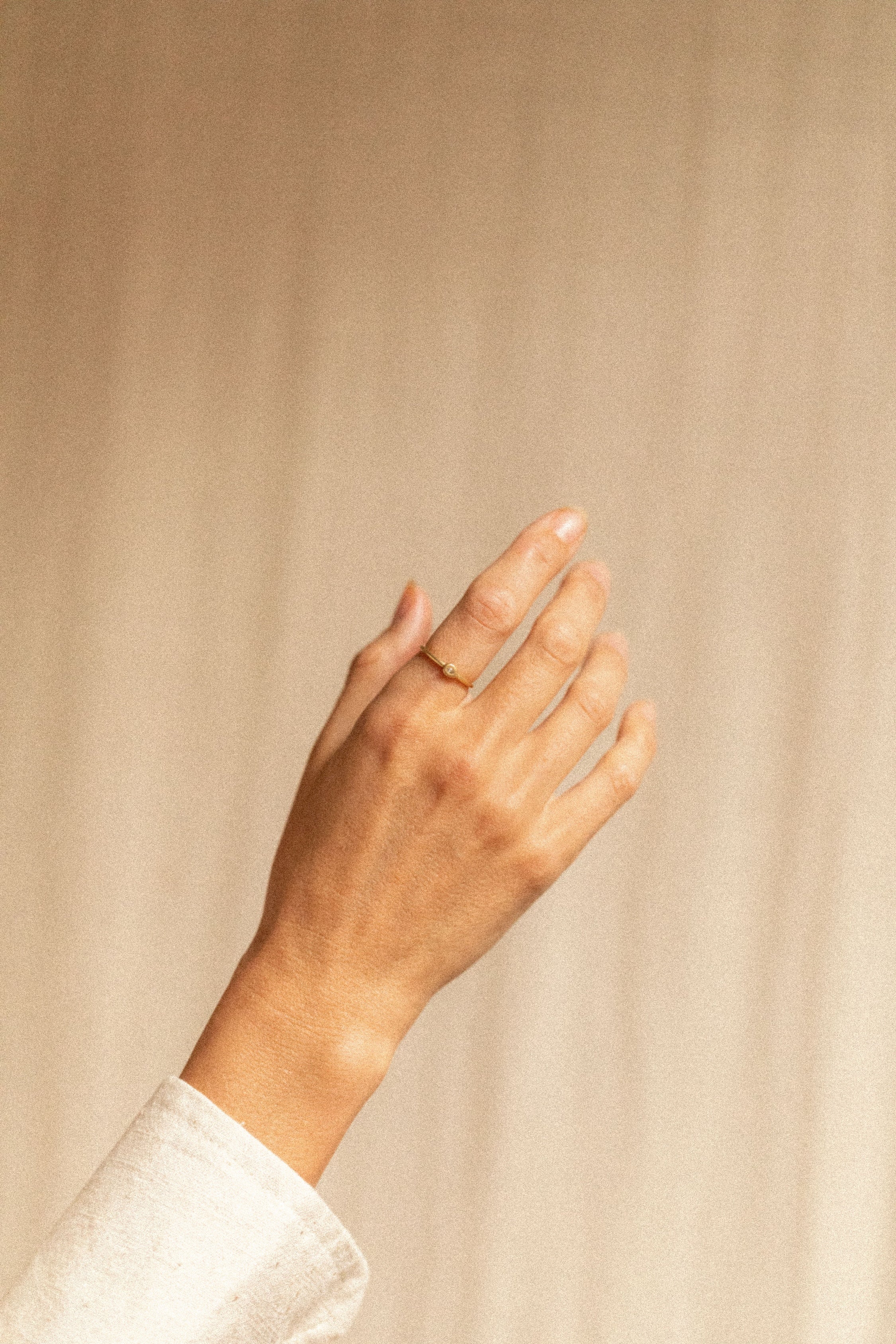 18K gold ring with white sapphire — handcrafted ring Sri Lanka inspired — Sun Rae